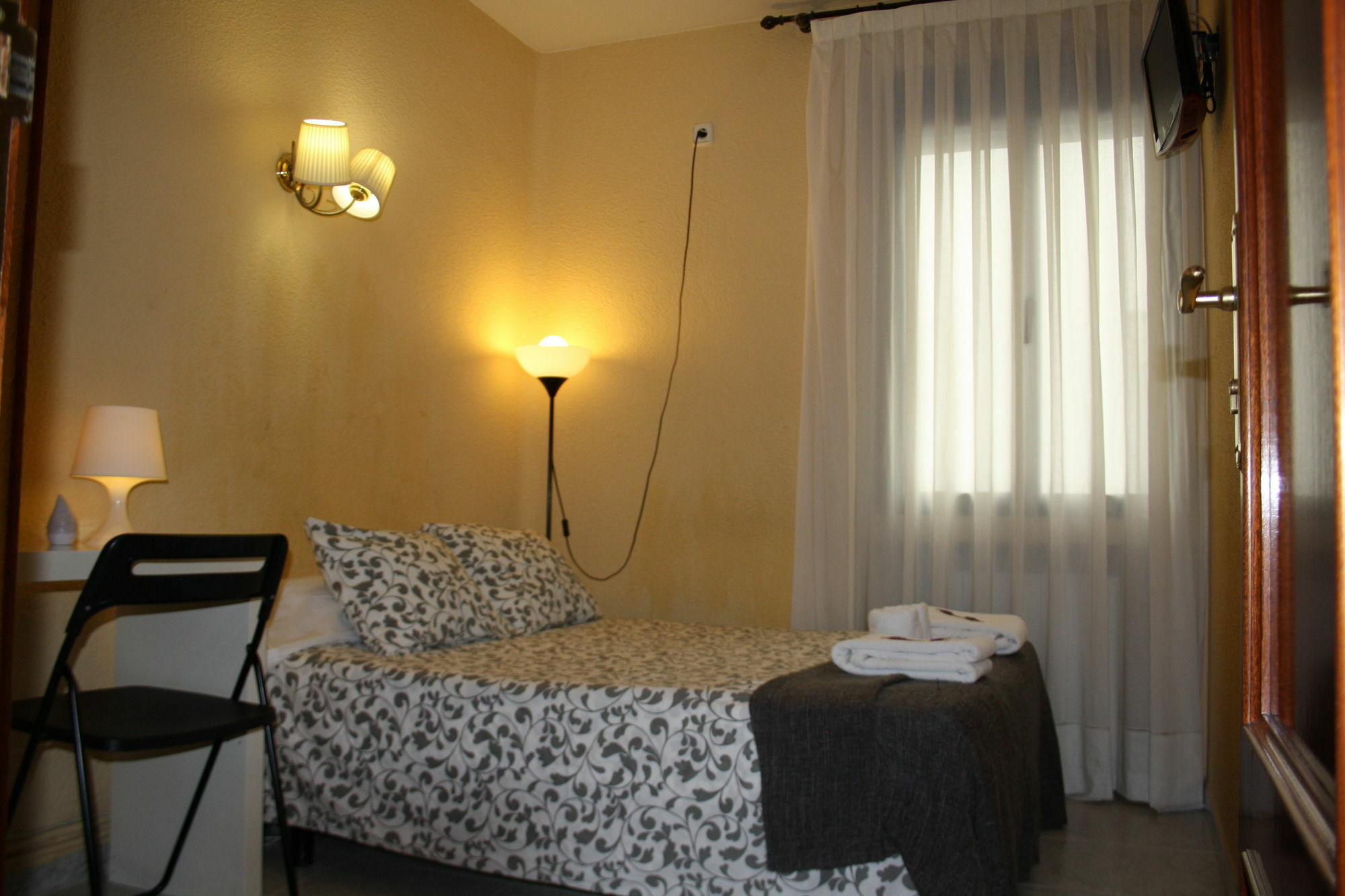 Hostal Rofer Madrid Eksteriør bilde