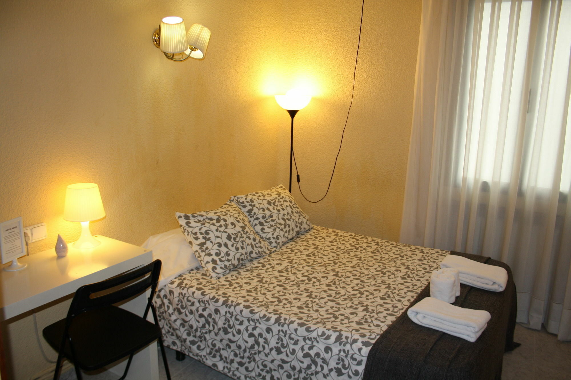 Hostal Rofer Madrid Eksteriør bilde